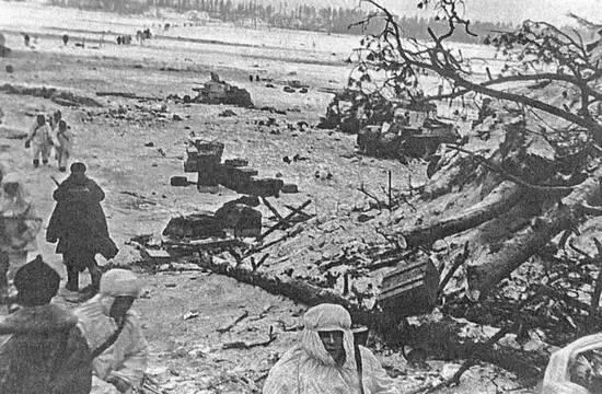 Нева и ее берега Фото Г И Чертова Январь 1943 г Танковая переправа в - фото 39