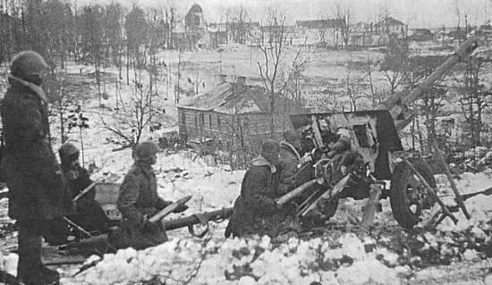 Артиллерийское подразделение готовится к штурму населенного пункта Январь 1943 - фото 45