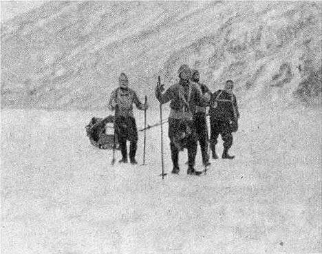 Старт похода на запад в сентябре 1911 г Дрейфующие льды на подходе к мысу - фото 57