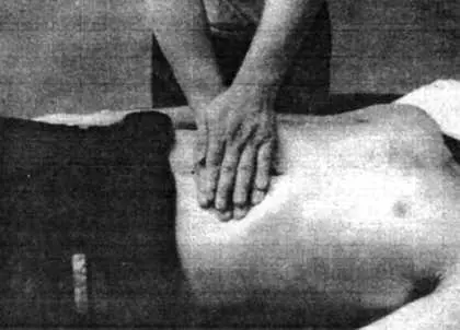 Рис 612 Выполнение массажа с помощью обеих рук Существует множество техник - фото 23