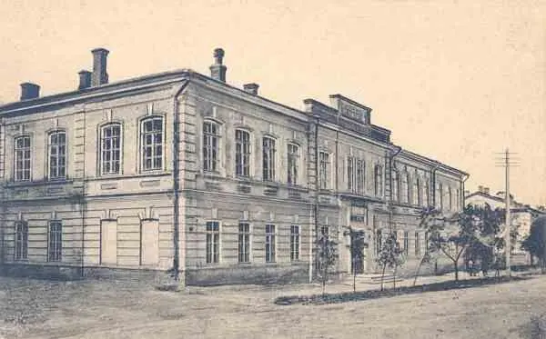 Здание бывшего ремесленного училища Ныне гарнизонная гостиница В - фото 12