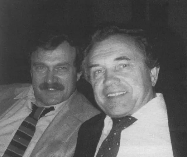 С В Аксёновым НьюЙорк 1987 С Ю Нагибиным на вернисаже выставки работ А - фото 54