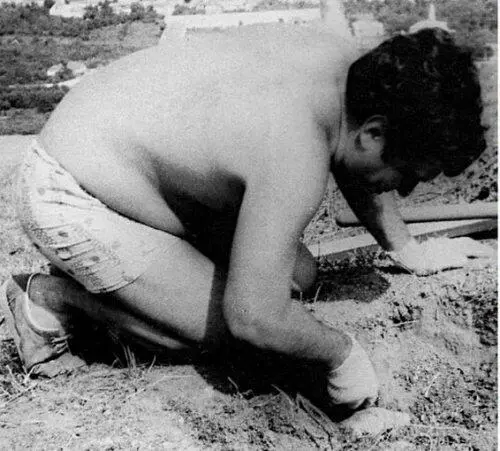 Рис 420 Обнаруженная в середине 90х годов и уничтоженная подрывом мина к - фото 164
