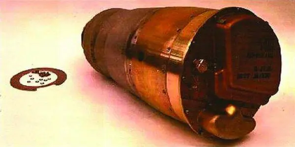 Рис 422 Верхние снимки дальность полета крылатой ракеты AGM86A свыше - фото 171