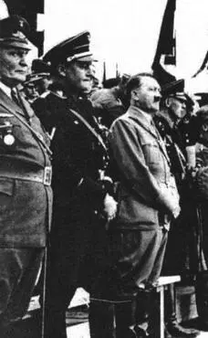Рис 22 Герман Геринг Вальтер Дарре и Адольф Гитлер на съезде НСДАП 1934 год - фото 22