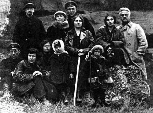 Рис52 Александр Барченко с учениками в Крыму 1927 год На допросе у - фото 47