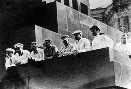 Рис76 Руководство Советского Союза на мавзолее Ленина 24 июля 1938 года - фото 61