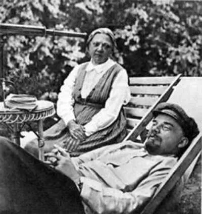 Рис101 Владимир Ленин у телескопа в Горках 1922 год Известно мнение - фото 70