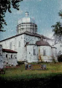 По легенде Никон сам находит источник пресной воды на острове и строит над ним - фото 110