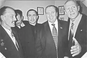 Валерий Марченко с разведчиками 80й отдельной разведывательной роты и Франц - фото 24