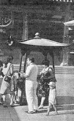 Жаровня со священными благовониями у входа в буддийский храм　 Фотографируемся - фото 97