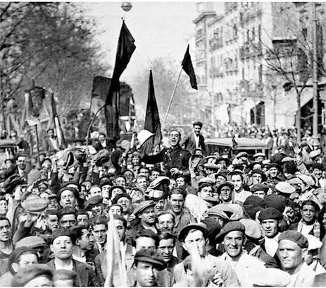 Толпы в Мадриде 14 апреля 1931 г ликование в связи с отречением и бегством из - фото 15