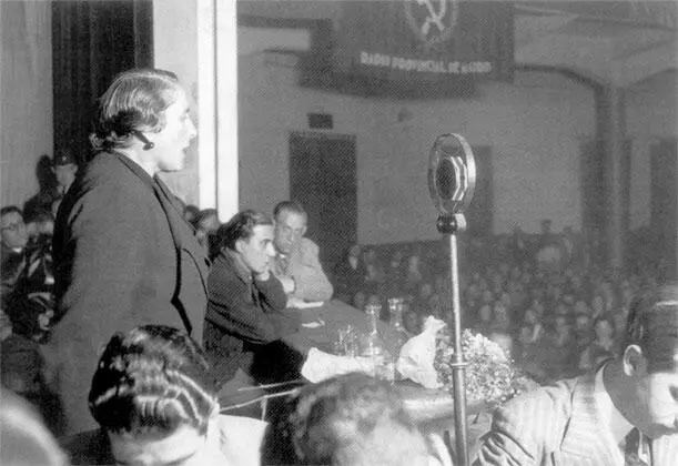 14 октября 1936 г Выступает Долорес Ибаррури по прозвищу Пассионария автор - фото 31