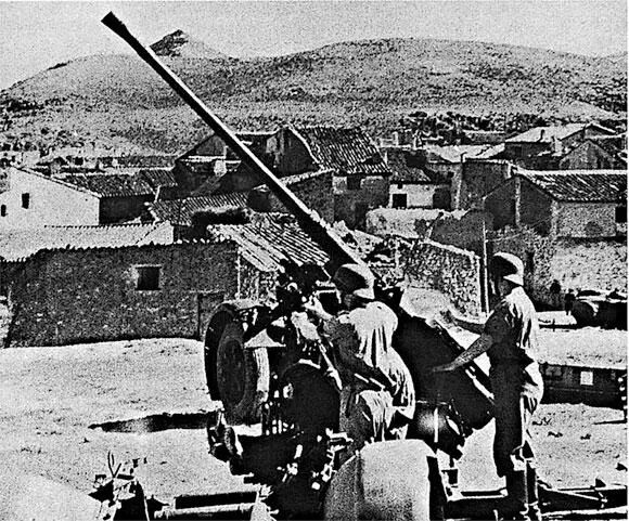 Лето 1938 г 88миллиметровые зенитки легиона Кондор оказались эффективным - фото 53