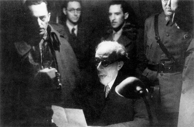 Антикоммунистический переворот марта 1939 г положивший конец войне Полковник - фото 57