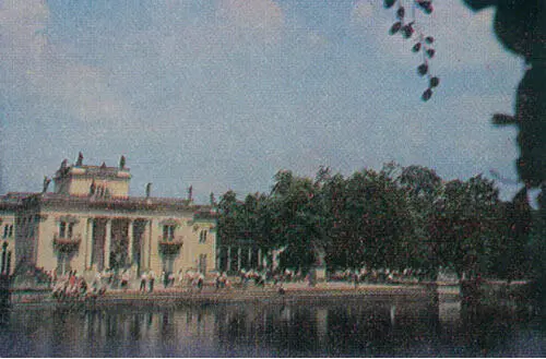 Варшавские Лазенки обширный парк в одном из районов столицы на территории - фото 53