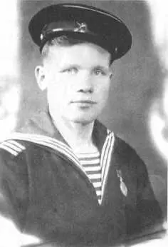 Старшина 1 статьи Понамарев командир отделения рулевых на катере МО 1943 - фото 24