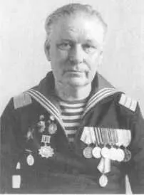 Старшина 1 статьи Ю Нуждин командир отделения радистов на катере МО 1943 - фото 29