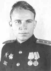 Капитанлейтенант И Юхов штурман 2 ГПКДМО 1944 г Командир катера - фото 31