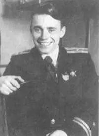 Командир катера МО124 лейтенант А Рощин 1943 г Командир 2 ГПКДМО - фото 32