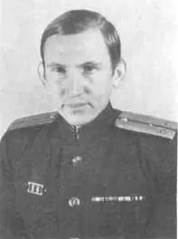 Старший лейтенант В Пинчук связист 2 ГПКДМО 1944 г Командир отряда - фото 34