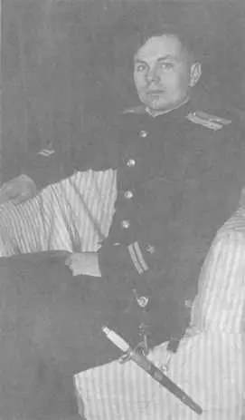 Старший лейтенант артиллерист 2 ГПКДМО 1943 г С женой Антониной в - фото 36