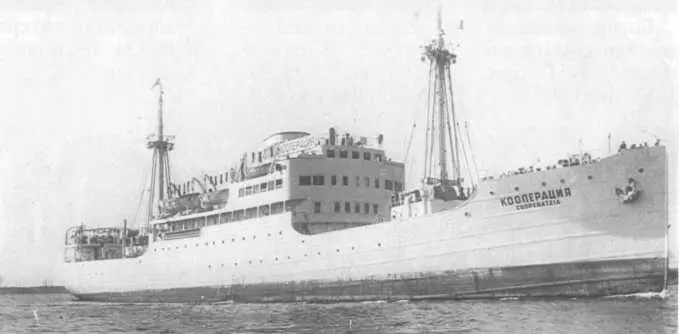 Пассажирский лайнер Кооперация который в 19421945 гг был плавбазой - фото 38