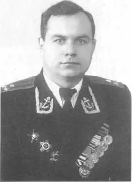 В должности начальника штаба тыла ЧФ 1970 г Вручение вымпела За - фото 50