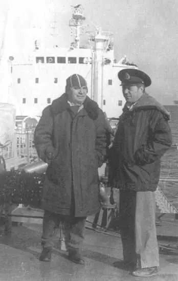 С капитаном танкера Ельня К Пановым перед выходом в Средиземное море 1975 - фото 58