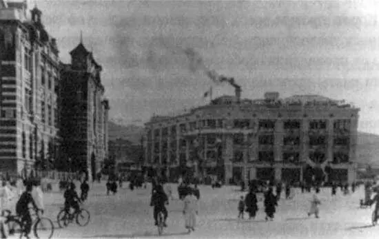 Рис 40 На снимке возведенное в японском квартале в центре Кёнсона в 1930 г - фото 42