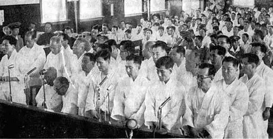Рис 23 Суд над виновниками фальсификации выборов 15 марта 1960 г и - фото 84