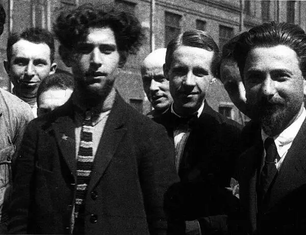 Рахиль МессерерПлисецкая с Александром Аликом и Майей 1932 г Михаил - фото 4
