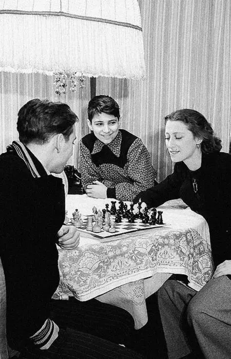Александр Азарий Майя в Щепкинском проезде 1950 г В 11 лет сбылась моя - фото 31