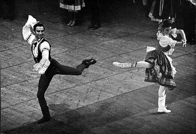 Внизу Балет Коппелия С Ауророй Бош Куба 1969 г Вверху Падеде из - фото 55