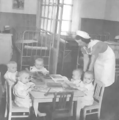 Дети в Петрозаводской городской больнице 1942 г фото из Военного архива - фото 13