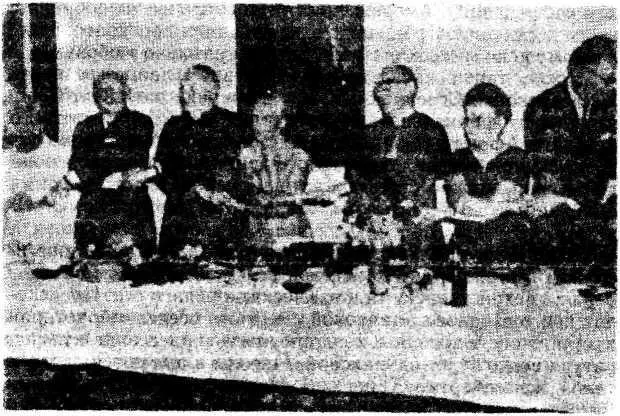 Папа ИоаннПавел II в масонской цепи в Риме в 1983 г Архиепископ Иаковос - фото 17