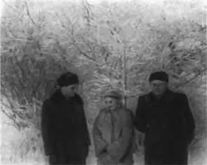 С матерью и отцом в Ленинграде 1960 год В день рождения премьерминистра ГДР - фото 7