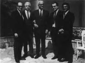 Неофициальная встреча на переговорах по Западному Берлину летом 1971 г Слева - фото 18