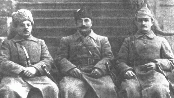 КЕ Ворошилов СМ Буденный и ЕА Щаденко слева направо начальники 1й - фото 9
