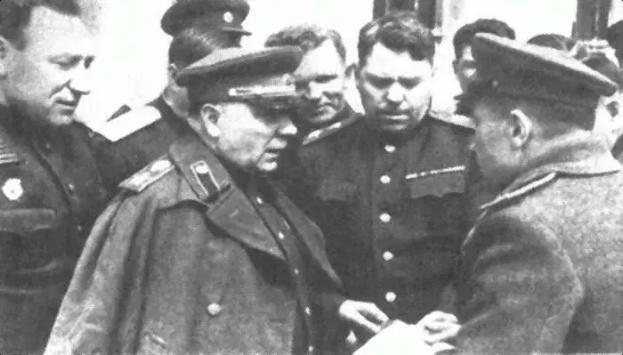Пока еще никто не знал что КЕ Ворошилов ничего в военном деле не соображает - фото 19
