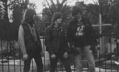 Первая фотосессия Behemoth еще без воинственного корпспэйнта Март 1992го А - фото 48