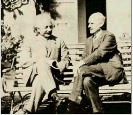 Два величайших знатока новой теории гравитации Альберт Эйнштейн и Артур - фото 3