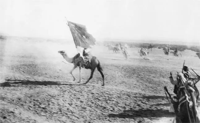 Вступление арабского ополчения в Акабу 6 июля 1917 года Т Лоуренс сделал эту - фото 38