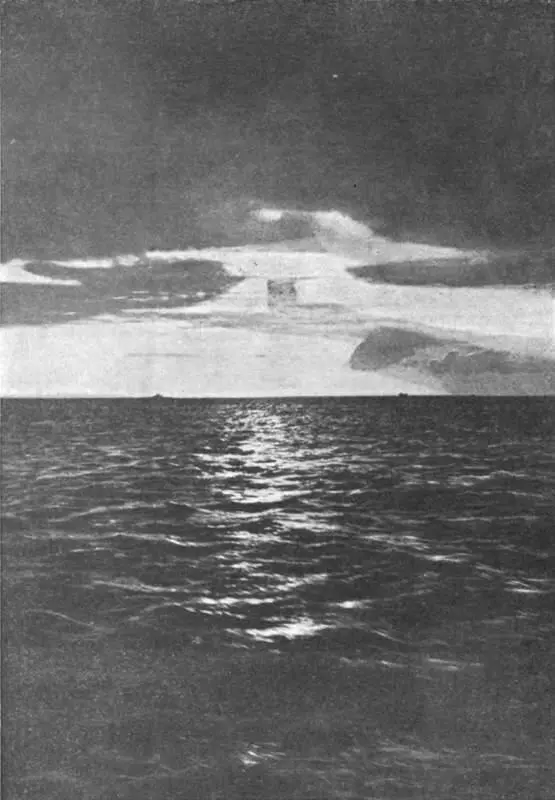 Величаво Рыбинское море озаренное мягким лунным светом Камера шлюза - фото 36