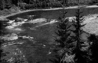 Берестяная пирога Низовия реки Горин у впадения в Амур 1966 г Этот порог - фото 73