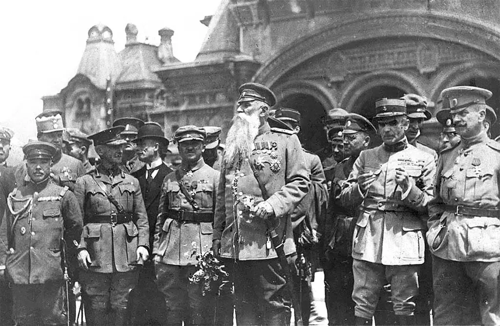 Генерал Д Л Хорват и военные представители Антанты во Владивостоке в 1918 г - фото 8