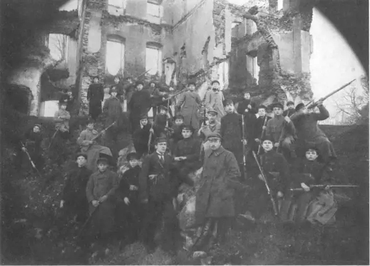 Рис 11 Группа литовских стрелков снятых в 1920 г При этом более широкая - фото 11