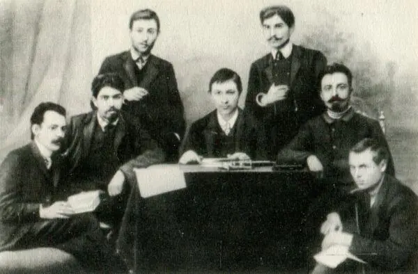 Редакция газеты Бакинский рабочий 1908 г Баку Сидят слева направо М И - фото 2