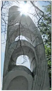 Десятиметровый обелиск установленный в месте приземления Востока2 авторы - фото 15