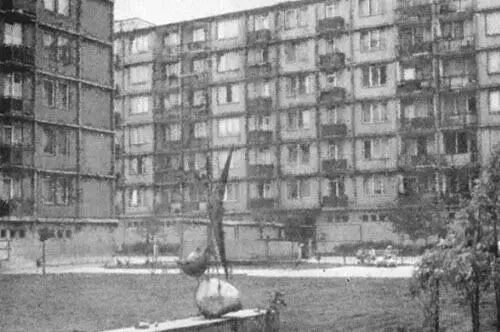 Этот обыкновенный кооперативный дом на Реуховой улице в Братиславе пока не - фото 74
